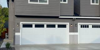 Gorgeous End Unit Townhome w/ 3 Bedroom 2.5 Bath! Gallery 1