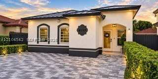 8137 NW 199th Ter Gallery 1