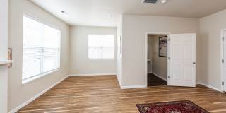 Downtown 3 Bedroom Townhome with 2 Car Garage Gallery 9