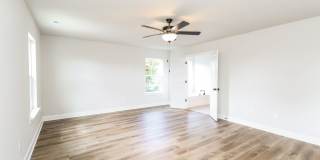 Beautiful 4BR 2.5BA Home w/ Full Appliance Kitchen • Garage Parking • Gallery 9