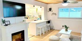 Stylish Heated Pool House  Near the Beach Gallery 23