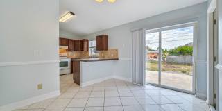 **3/2 House in San Carlos - Huge fenced backyard - City Water** Gallery 6
