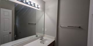 Townhome Close to I-485 and Shopping/Restaraunts Gallery 12