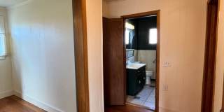 Charming Three Bedroom Home with Large Fenced Yard - Nevada St Gallery 9