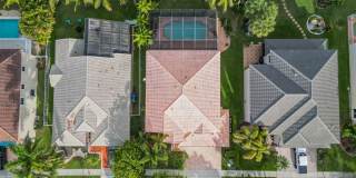Beautiful Canal-Front 4BR Home with Pool & 3-Car Garage Gallery 3