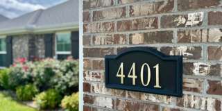 Gorgeous Home with Vaulted Ceilings and Large Fenced Yard! Spacious 3 Bedroom and 2 Bath Home! Gallery 3