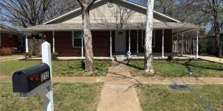 1715 W Elm Street Gallery 1