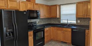 Spacious, corner lot 3-bedroom, 2-bath duplex in Iowa City Gallery 4