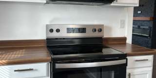 Immediate Move-In! Renovated 2BR House Near Ball State w/ Fireplace & Outdoor Space Gallery 16