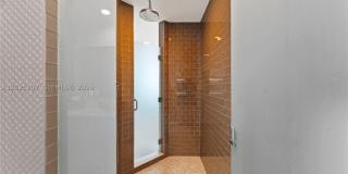 5959 Collins Ave Gallery 28