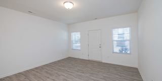 BEAUTIFUL 2 Bedroom End Unit Townhome in Mooresville - MOVE IN SPECIAL Gallery 3