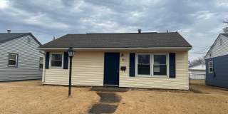 Newly updated 2 bedroom 1 bath home in Rock Island with Garage! Gallery 1