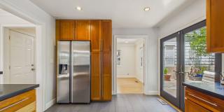 Beautiful serene and private Belmont home Gallery 11
