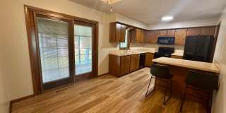 Beautiful walk-out house in SOUTH Lincoln Gallery 5