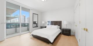 5801 Collins Ave Gallery 24