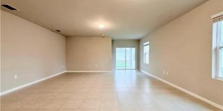 17541 Lee Rd Gallery 5