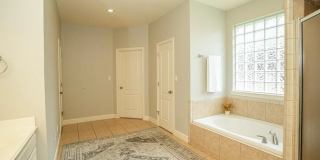 Beautiful, Spacious 4 bedroom Home for Rent! Gallery 17