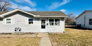 Two Bedroom Ranch Style Duplex Home in Grandview - Featuring Plenty of Natural Light, Fenced Yard, Faux Wood Floors with Refrigerator/Washer/Dryer Included! Gallery 4
