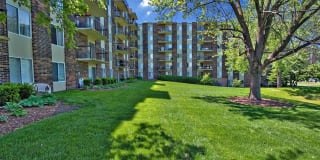Twin Lake Towers Apartments Gallery 13