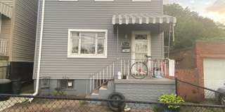 South Side - 2 Bedroom, 1 Bath Apartment - large back yard Gallery 1