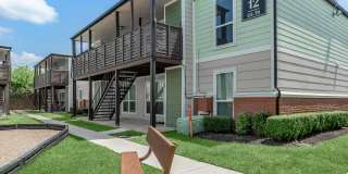 Montabella at Oak Forest Apartments Gallery 14