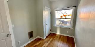 Charming One Bedroom Home in Sunnyside! Gallery 5