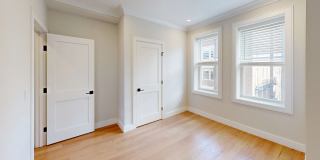 Modern, Student-Friendly Luxury near T!  Laundry in Unit! Gallery 5