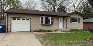 Charming Three Bed One and a Half Bath Gallery 1