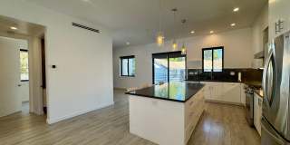 Five Bedroom/Four Bathroom Luxury House in Koreatown Gallery 9