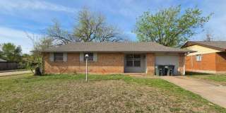 Two Large Living Areas, Three Bedroom, Two Full Bath Gallery 1