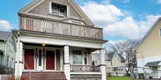 Large Spacious 4 Bedroom UPPER with Large Living Room and Dining Area!! Gallery 1