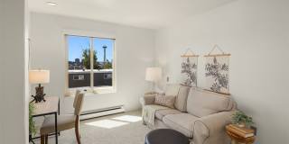 Top Floor Queen Anne Unit! (Beautiful views & 3 Parking Spaces) Gallery 15