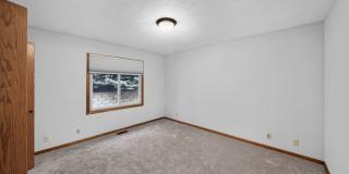 Charming 3BR Townhome in Lincoln Gallery 13