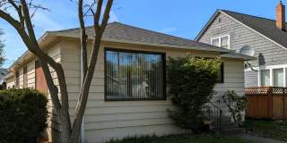 Spacious 3 Bedroom Normal Hill House with Large Garage Gallery 1