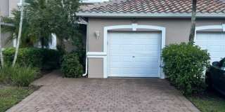 Townhouse with Amenities Galore: 3 BR / 2.5 Bath In The Colonnade Community Gallery 5