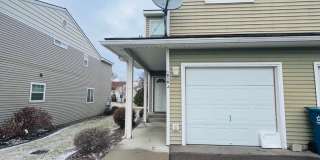 Amazing 3 Bed 2.5 Bath - Townhouse Gallery 3
