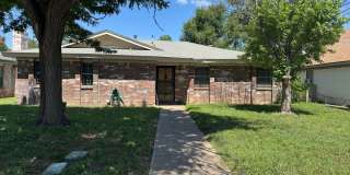 Large 3bedroom 2bedrooms 2 car garage Gallery 1