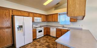 3 Bedroom House on Cul-De-Sac Available Soon! Gallery 6