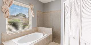 Spacious 4-Bedroom Home in Desirable Riverview Location with Excellent Schools Gallery 28
