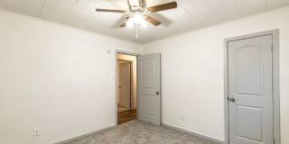 Centrally Located 3 bedroom 2 bathroom house! Gallery 23