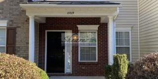 2 Bed, 2.5 Bath Townhome in East Charlotte Gallery 1