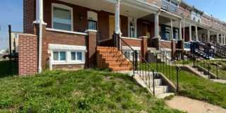 End Unit 3 Bedroom + Den with Backyard and Semi Finished Basement Gallery 6