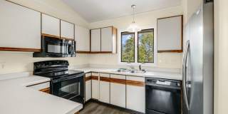 2-Bedroom, 2-Bathroom Condo with Stunning Downtown Views Gallery 9