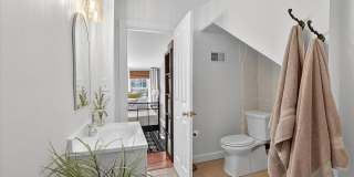 403 N QUEEN Street Gallery 40