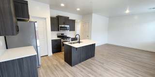 Newer4 Bedroom Town Home Gallery 12