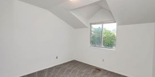 Spacious 4 Bedroom Townhome in SLC w 1 car garage Gallery 10