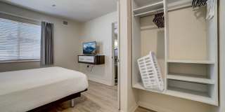 Simplicity at the Rim Gallery 32