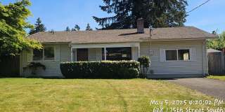 Spanaway rambler home - 3 bedrooms 1 bath, Plus bonus room - 15 min from back gate Lewis/McCord! Available NOW! Gallery 1