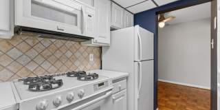Professionally Managed, 2 Bedroom Corner Unit // Glover Park // Parking Included Gallery 10