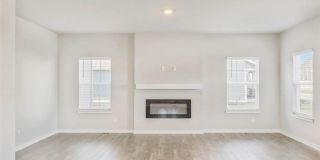 Spacious & Stylish 4-Bedroom Home in Prairie Trail | 2416 SW Plaza Pkwy, Ankeny Gallery 3